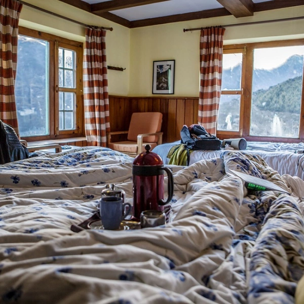 R1 Namche Bedroom With Coffee