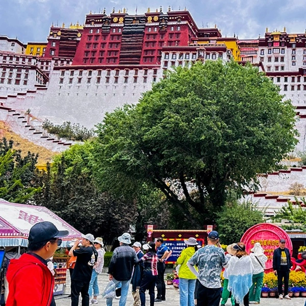 Luxury Lhasa Guide