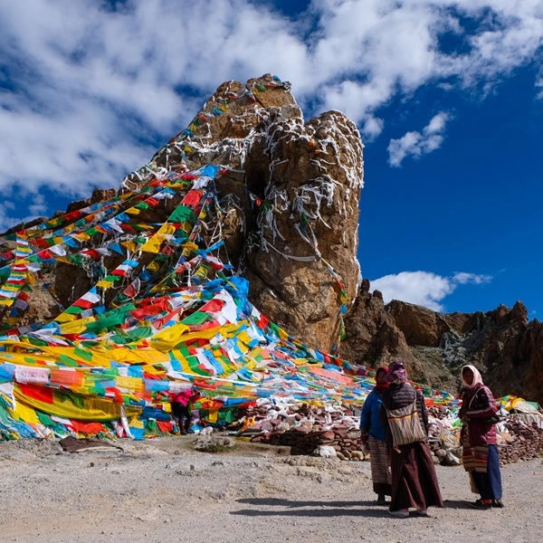 Tibet Luxury Tour 2026: Lhasa, Everest & Namtso Guide