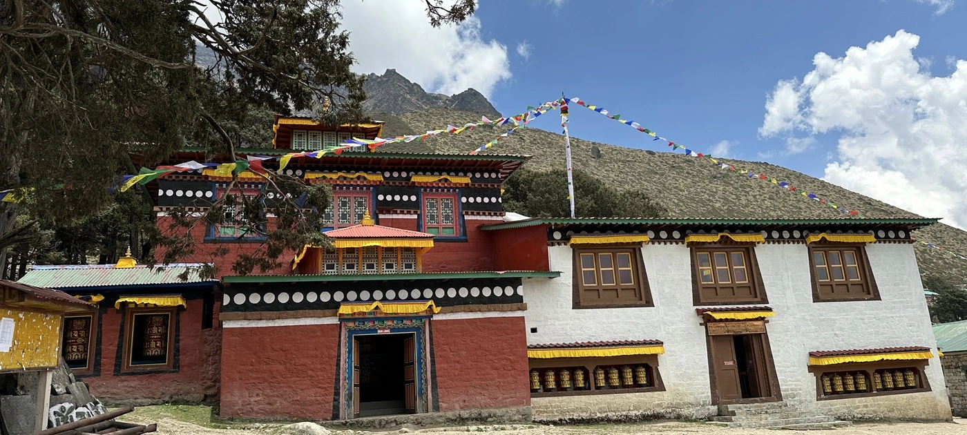 Khumjung Village: Essential Stop on Luxury Everest Treks