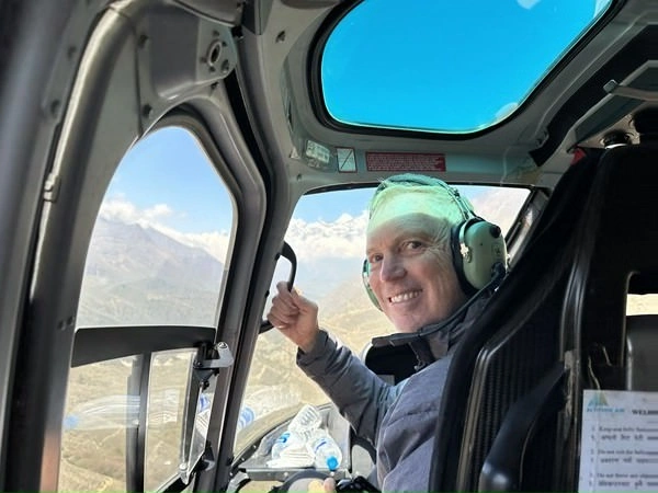 Everest Helicopter Escape